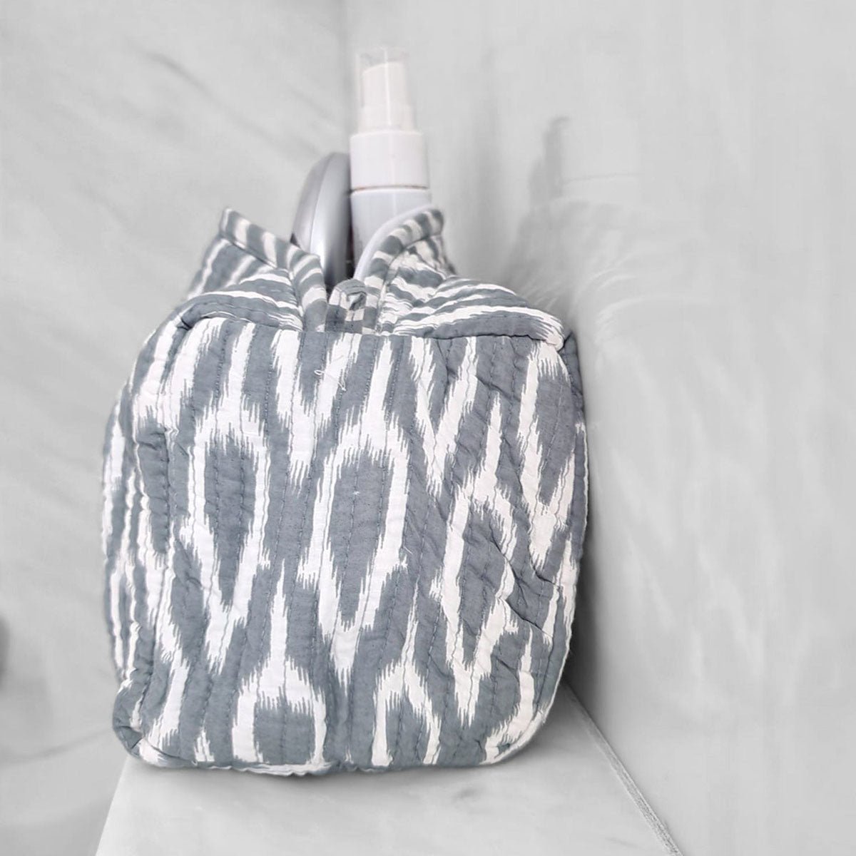 Trousse maquillage fait-main "Positive Grey"